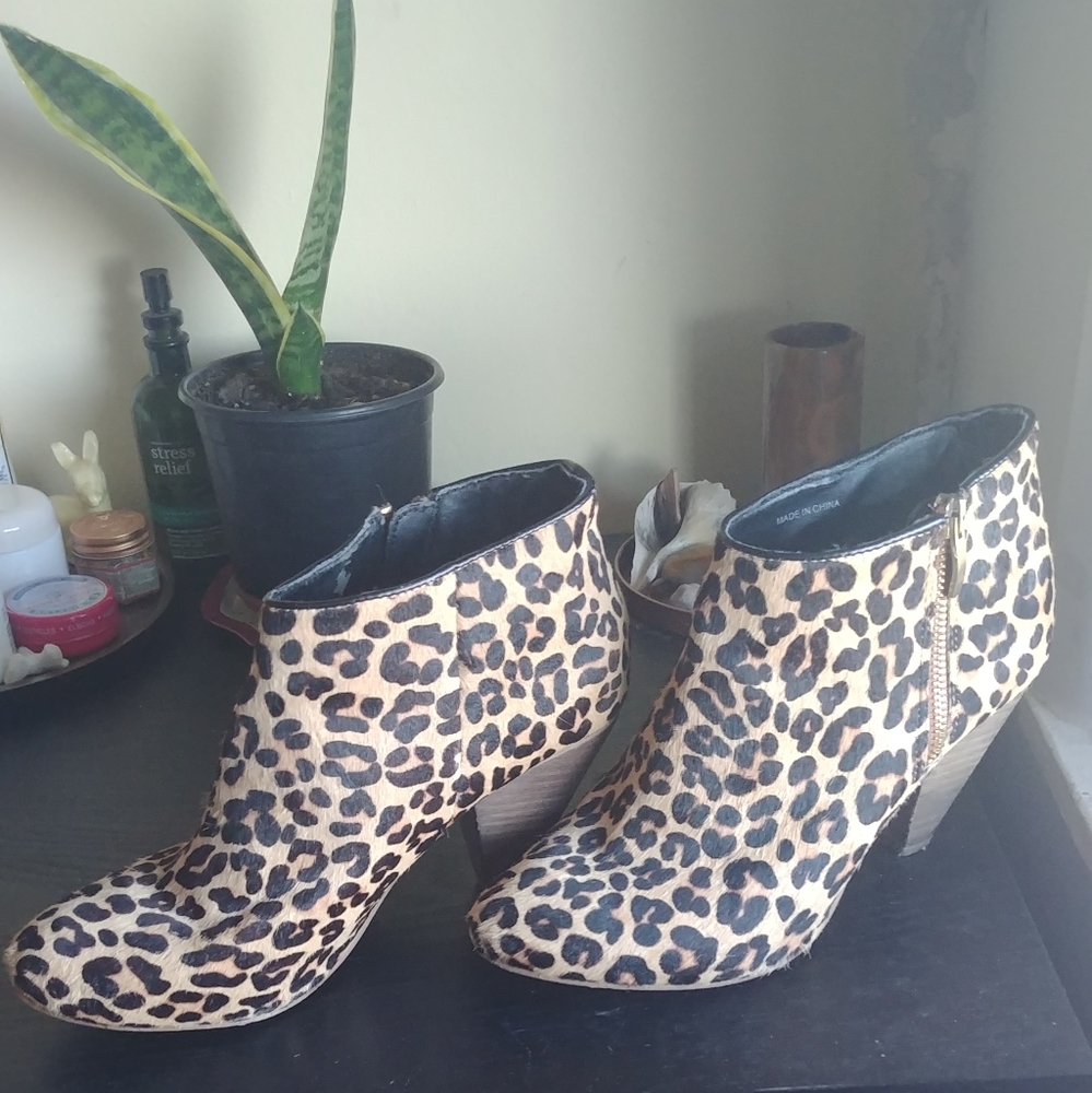 Kimchi Blue 💙Leopard Ankle Zip Fur Booties GUC